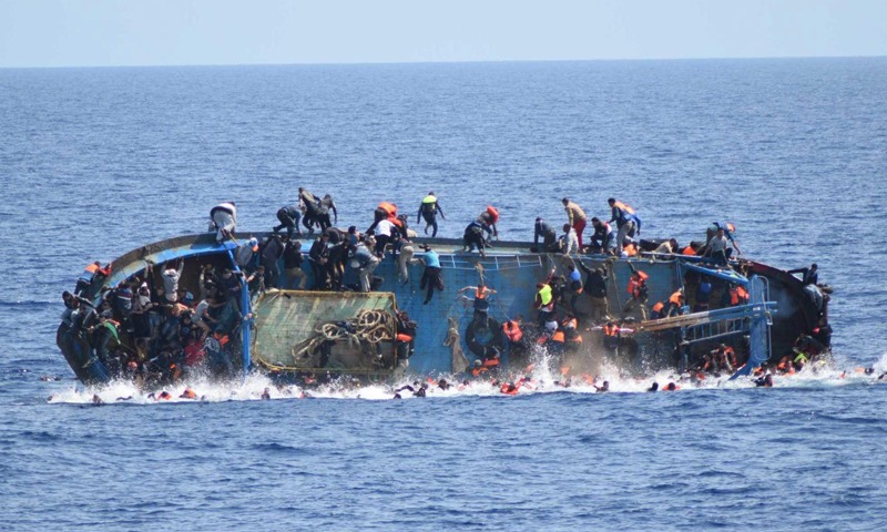 مصرع 50 شخصا إثر غرق مركبهم قبالة السواحل الليبية